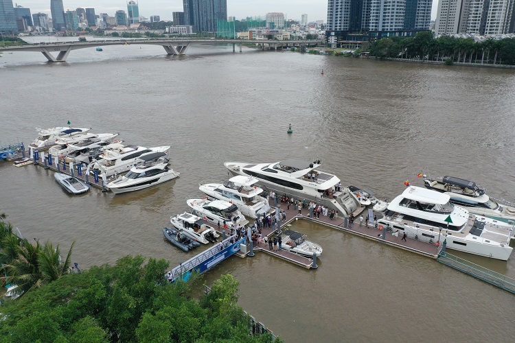 bến du thuyền xuất phát Gentlemens yacht